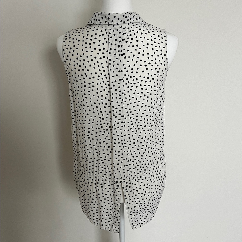 Velvet Heart Star Print Sleeveless Blouse - Picture 4 of 4
